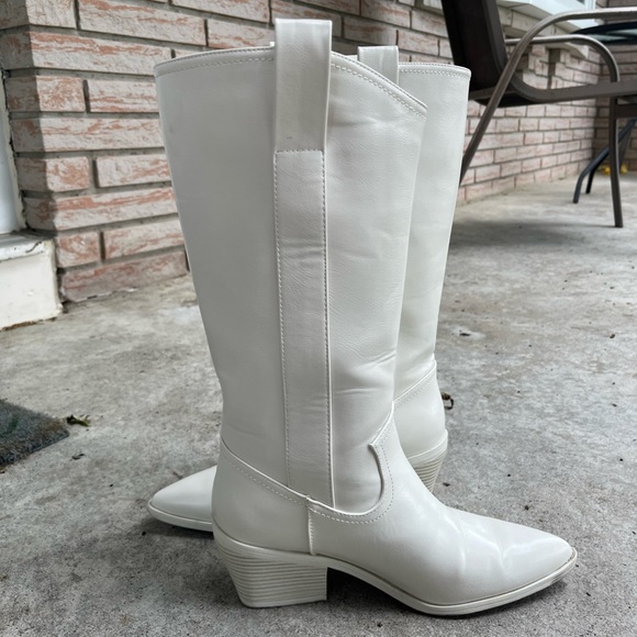 White cowboy boots (size 8.5) - Picture 5 of 5